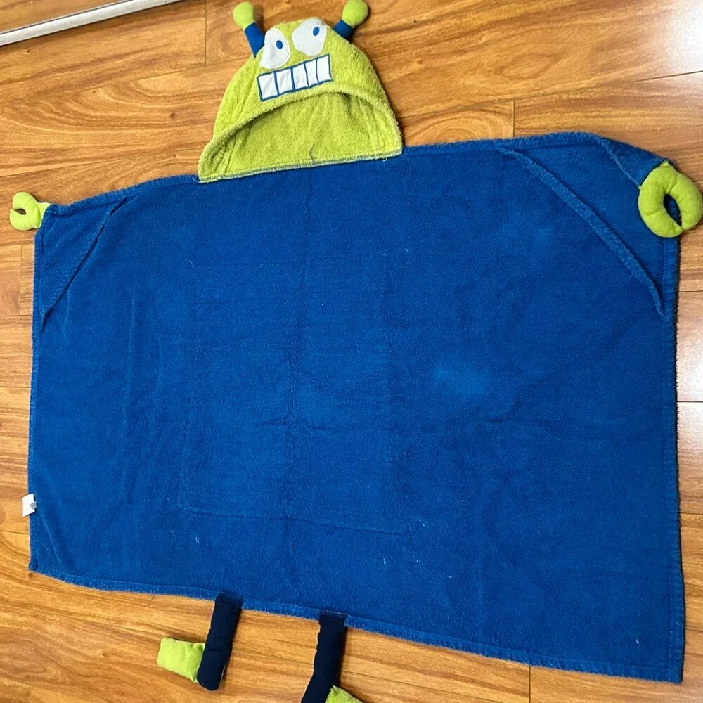 Bundle: (2) Hooded towels